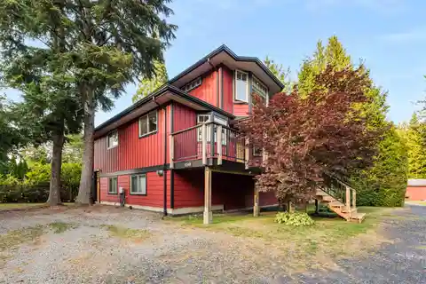 Two Beautifully Maintained Homes in Brackendale