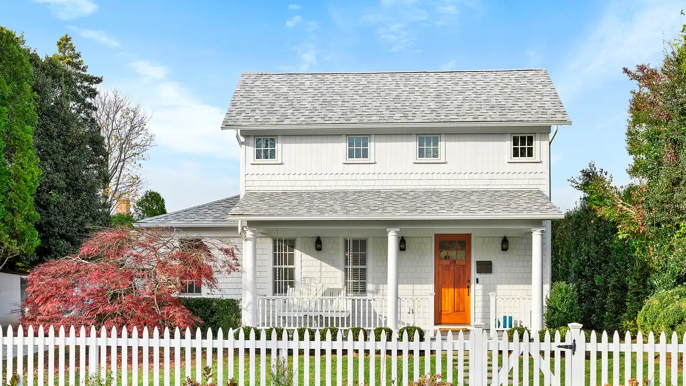 Crisp and Clean Pool House with Plenty of Room