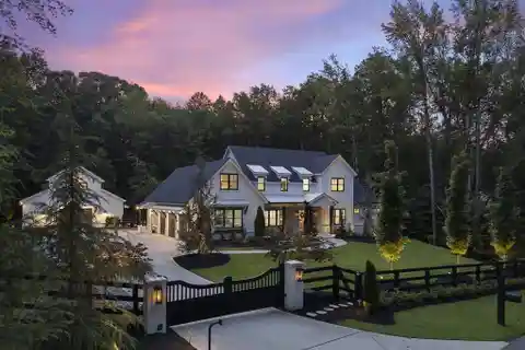 Meticulously Crafted Modern Farmhouse Estate