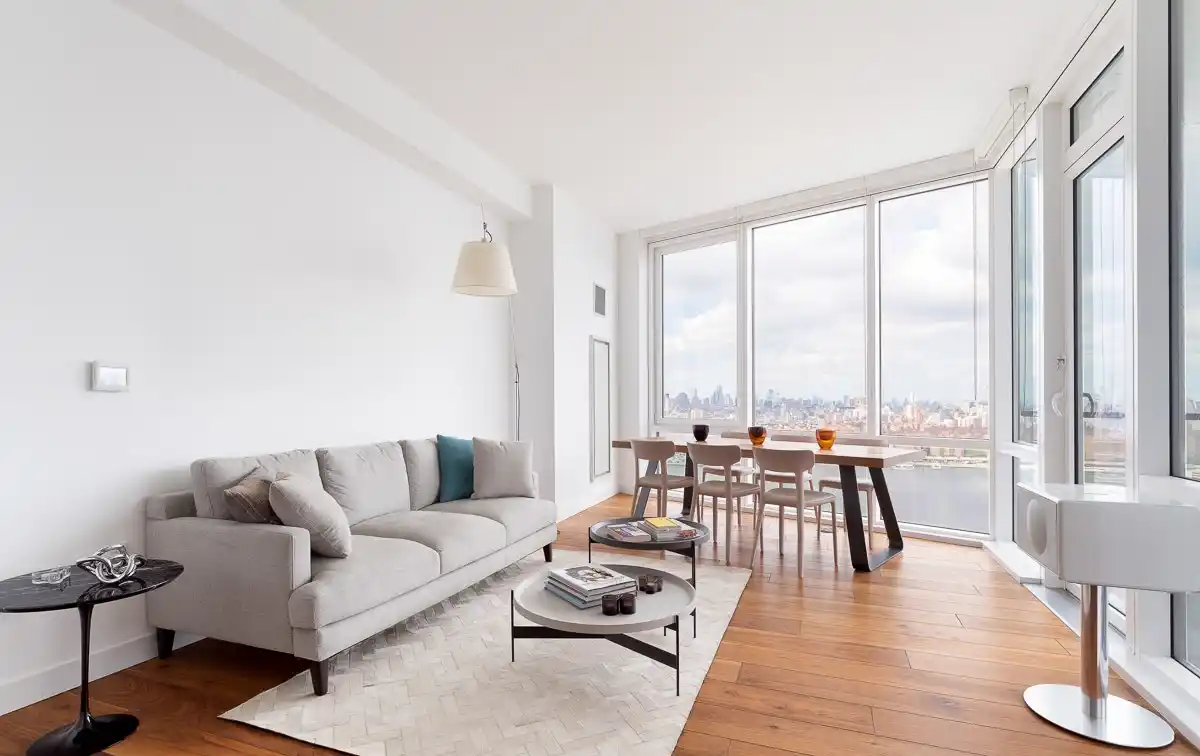 An Expansive Condo Soaking in River Views