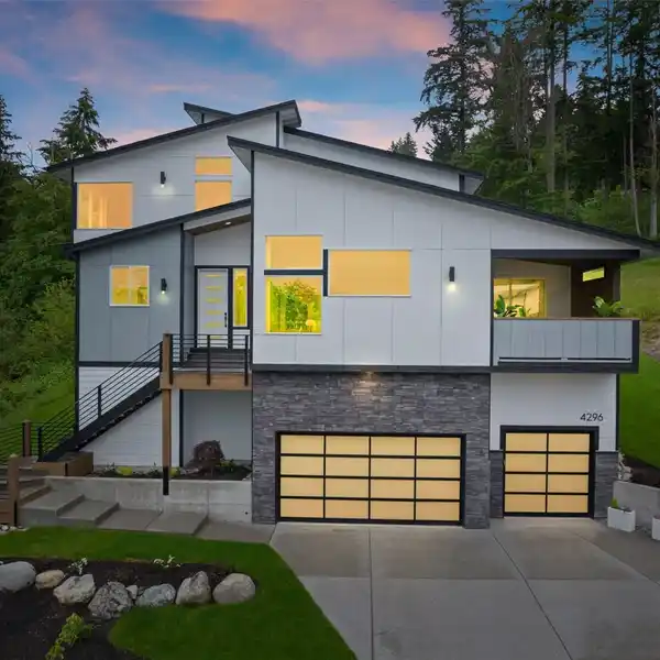 ELEVATED RAMBLER LIVING JUST OFF THE RIVER