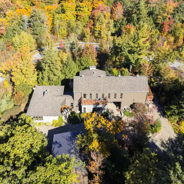 MAGNIFICENT RESIDENCE IN THE PRIZED BOISE DE RIGAUD AREA