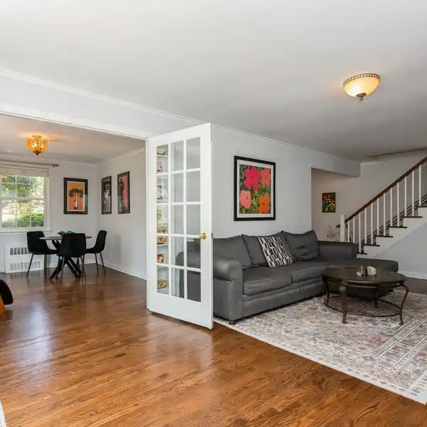 DELIGHTFUL MAISONETTE IN PUTNAM PARK