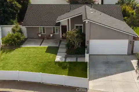 Huntington Beach Gem with Granite Chef’s Kitchen