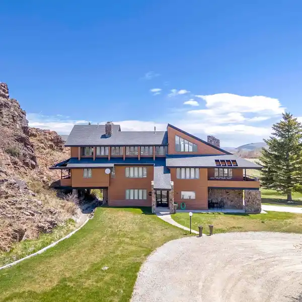 EXCEPTIONAL CONTEMPORARY HOME ON 17 ACRES