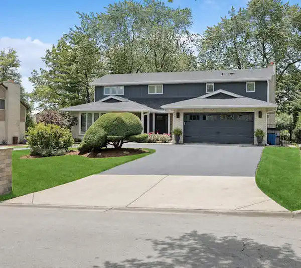 COMPLETELY UPDATED MOVE-IN-READY HOME IN OAK BROOK