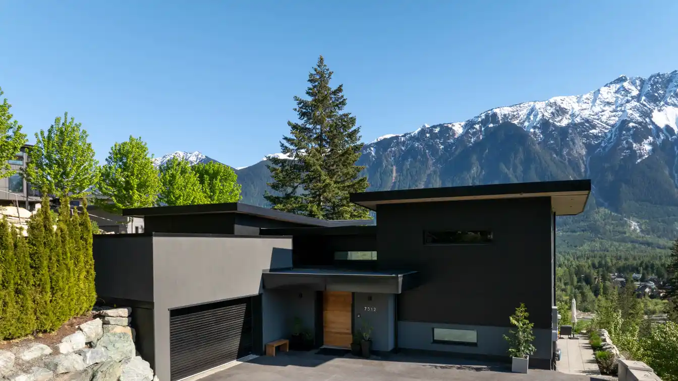 Architect-designed Modern Home with Sweeping  Views
