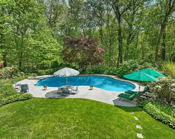 RIGHT CAPE HOME WITH FINISHED WALKOUT BASEMENT
