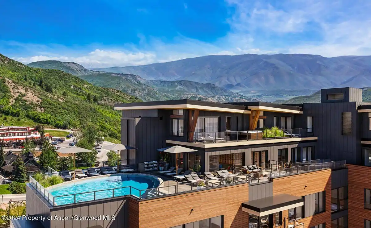 Slope-side Luxury Living at Stratos