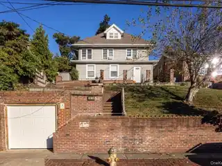 Grand Colonial Estate with Timeless Architectural Elegance