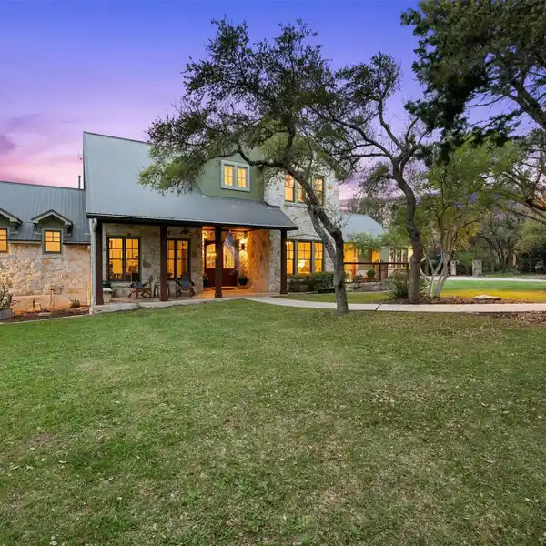 ELEGANT HOME WITH RAINWATER SYSTEM