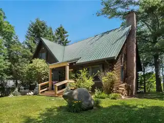 Inviting Log Home Above Seneca Lake