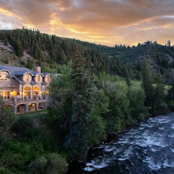 EXTRAORDINARY HOME BLENDING LUXURY AND COMFORT