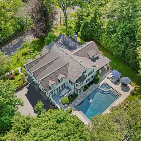 MODERN LUXURY WITH TIMELESS ELEGANCE
