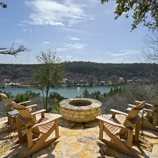 DELIGHTFUL SINGLE-STORY RESIDENCE WITH SERENE SURROUNDINGS