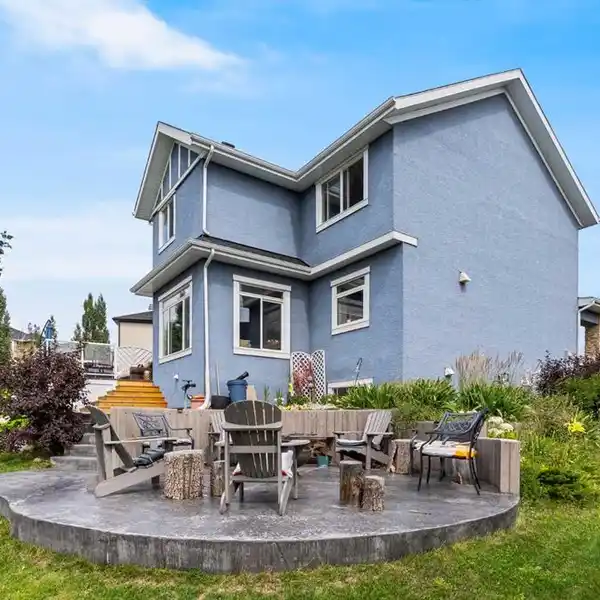 SPACIOUS HOME WITH STUNNING LAKE PROXIMITY