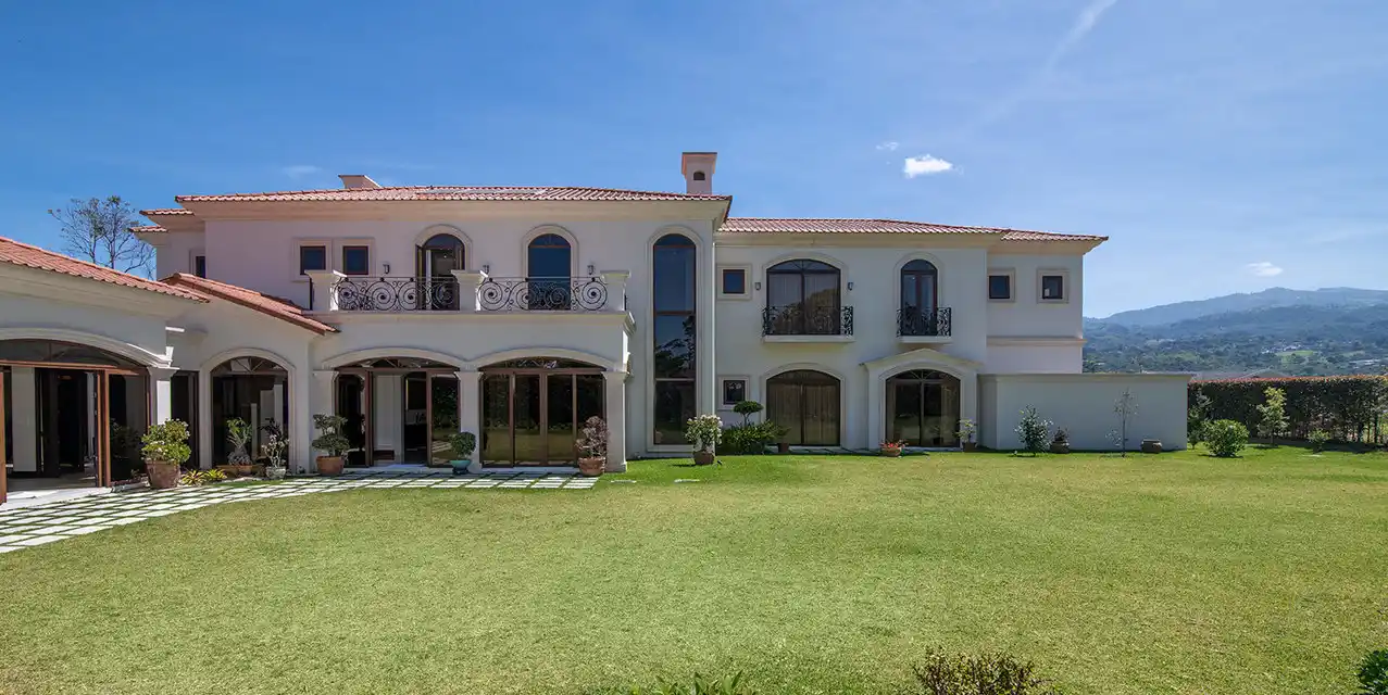 Château at Monterán - a Classic Retreat