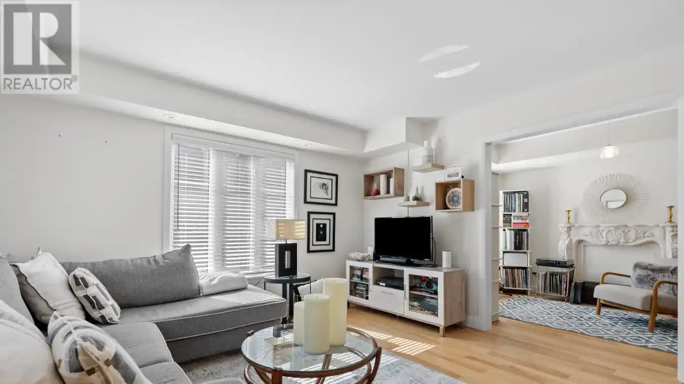 Large Corner Unit Townhome in Liberty Village