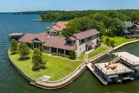 The Benchmark for Cedar Creek Lake Homes
