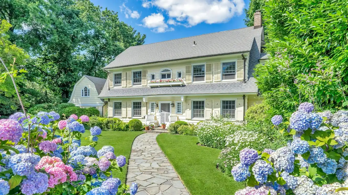 Enchanting Nantucket-like Retreat