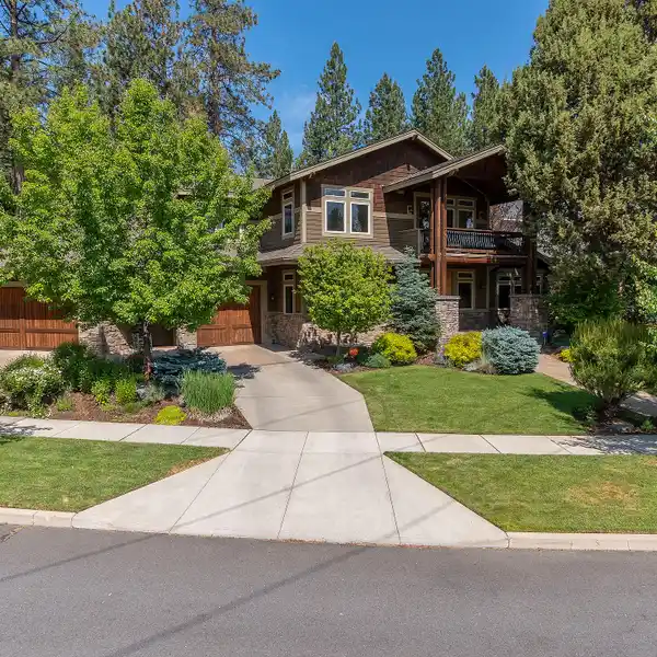 STUNNING CUSTOM HOME IN SHEVLIN RIDGE