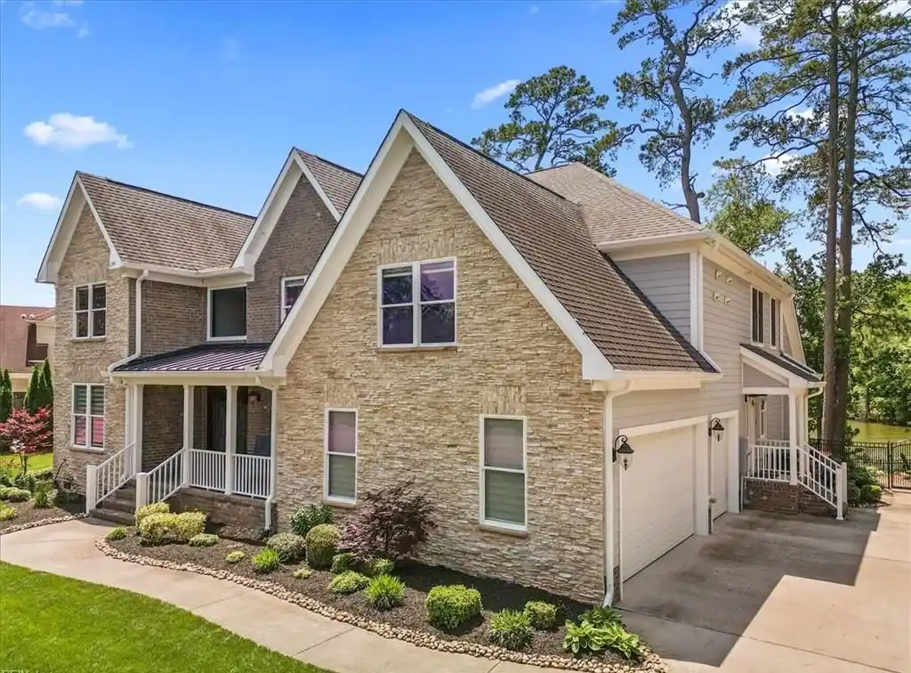 Exquisite Home on Lake Smith