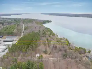 Prime Lakefront Property