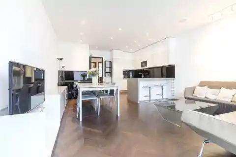 Large Open Plan Two Bedroom Apartment in Mayfair