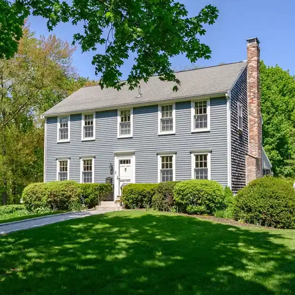 PRIVATE COLONIAL OASIS WITH POOL