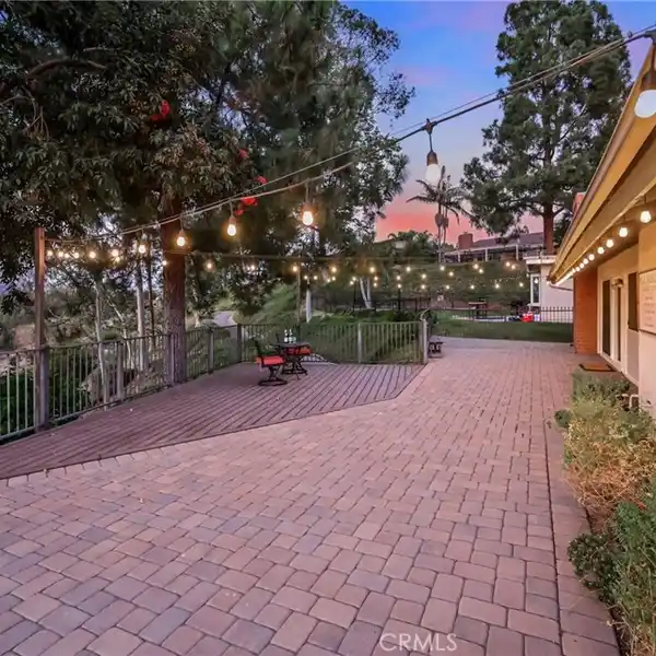 BEAUTIFUL MOVE-IN-READY BROADMOOR HOME
