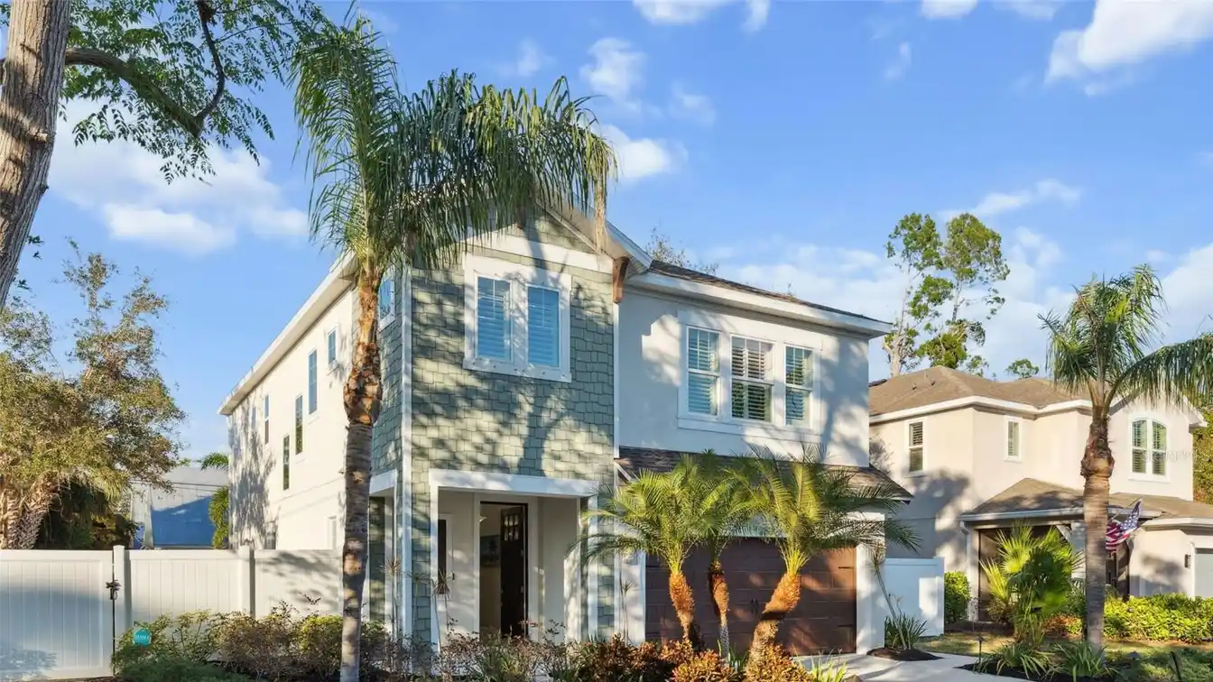 Lovely Pool Home Near Arlington Park