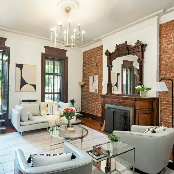 BEAUTIFUL THREE-FAMILY TOWNHOUSE