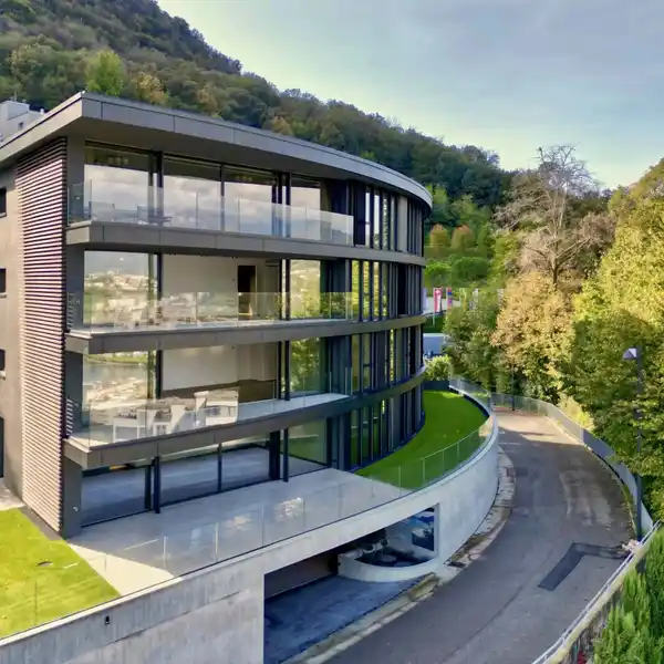 THREE BEDROOM SKYDECK APARTMENT