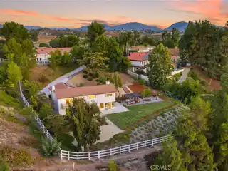 Beautifully Remodeled Meadowview Retreat with Owned Solar