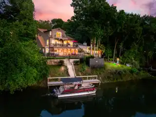 A Slice of Waterfront Paradise