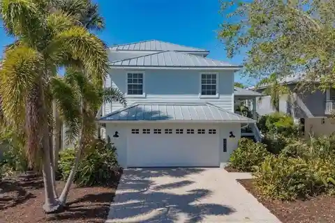 Grand Canal Oasis with Timeless Island Elegance