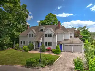 Comfortable Living on a Peaceful Cul-de-sac