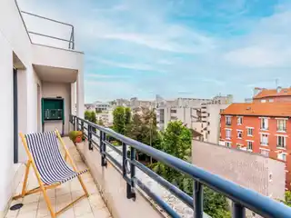 Light-filled Duplex with Terraces