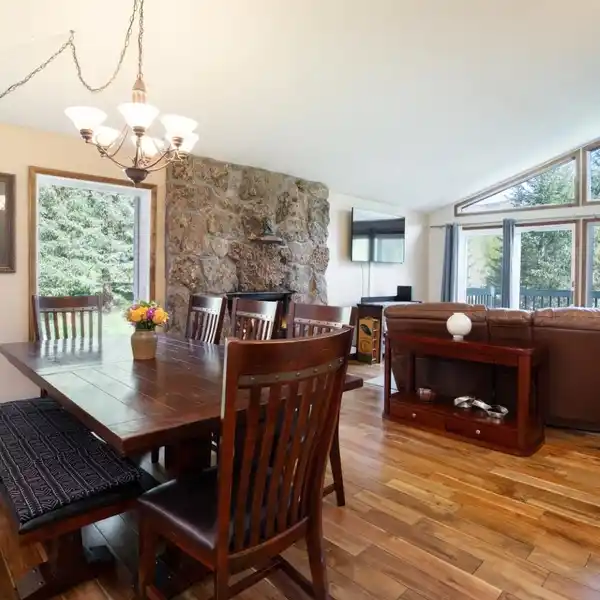 TOP-FLOOR TIMBER FALLS RESIDENCE