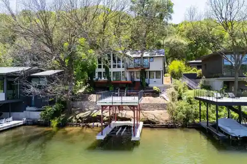 Beautifully Remodeled Contemporary Lakefront Residence