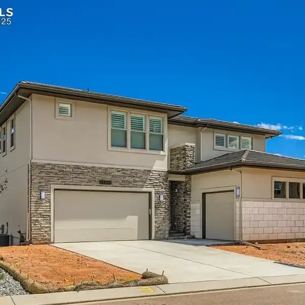 ELEGANTLY CRAFTED FLEETWOOD PRAIRIE HOME