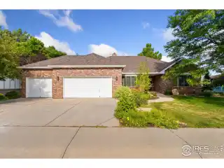 Beautifully Maintained Brick Ranch Home in Southridge Greens