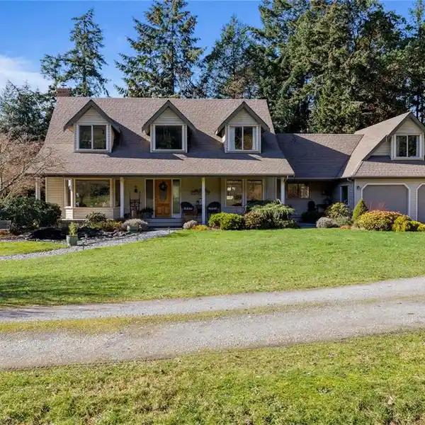 INSPIRING 10-ACRE COTTAGE RETREAT