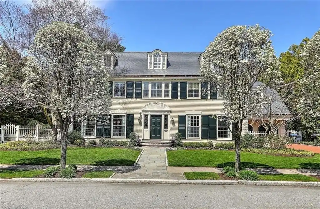 Exquisite Colonial Revival