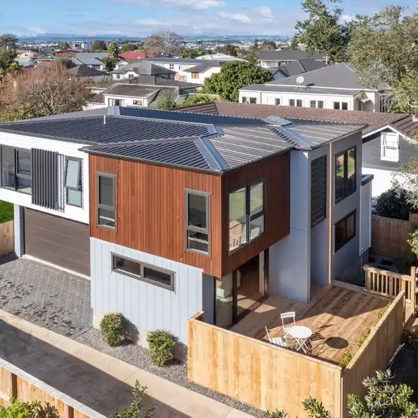 ARCHITECTURAL ELEGANCE STEPS FROM CORNWALL PARK