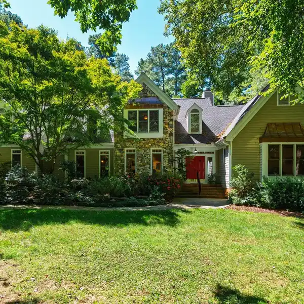 ELEGANT CHAPEL HILL HOME WITH WINE ROOM