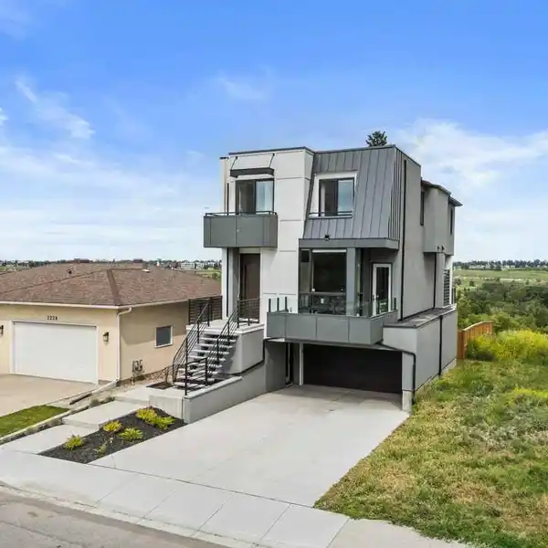 MODERN MASTERPIECE OVERLOOKING THE WINSTON GOLF CLUB