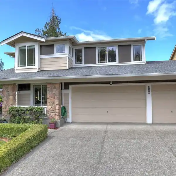 IMPRESSIVE HOME IN RENTON HIGHLANDS