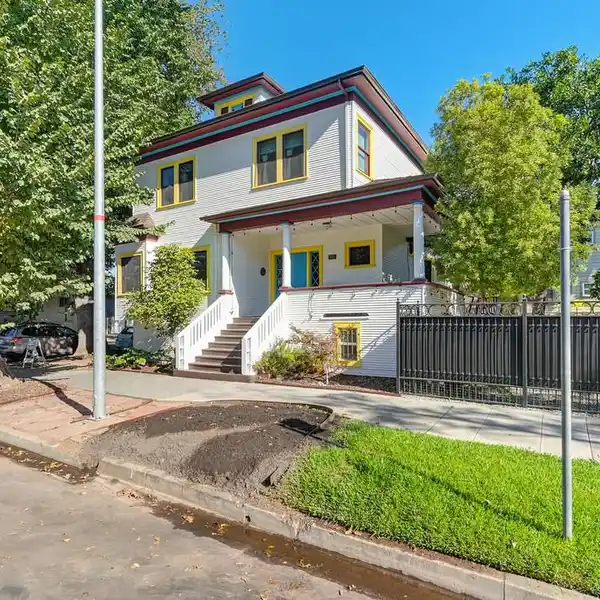 GORGEOUS 1912 CRAFTSMAN HOME IN MANSION FLATS