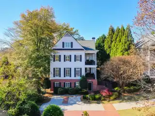 Beautiful Example of Charleston Single-house Architecture